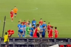 中甲比赛有记者向场内扔板凳 中足联要求展开彻查